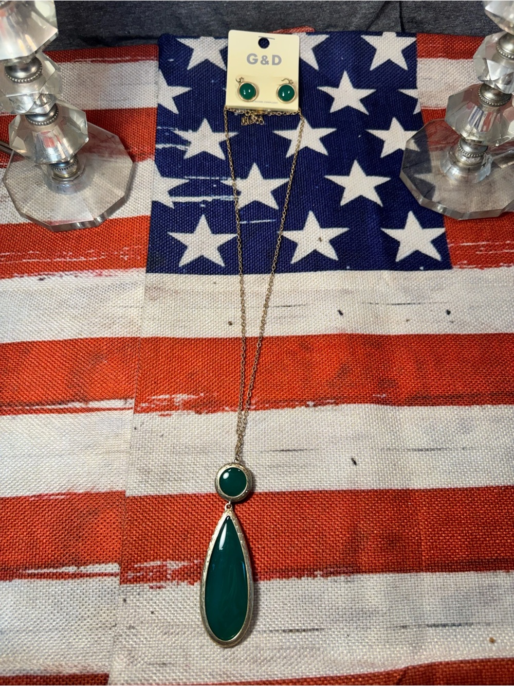Gold-Tone Teardrop Pendant Necklace in Emerald Green